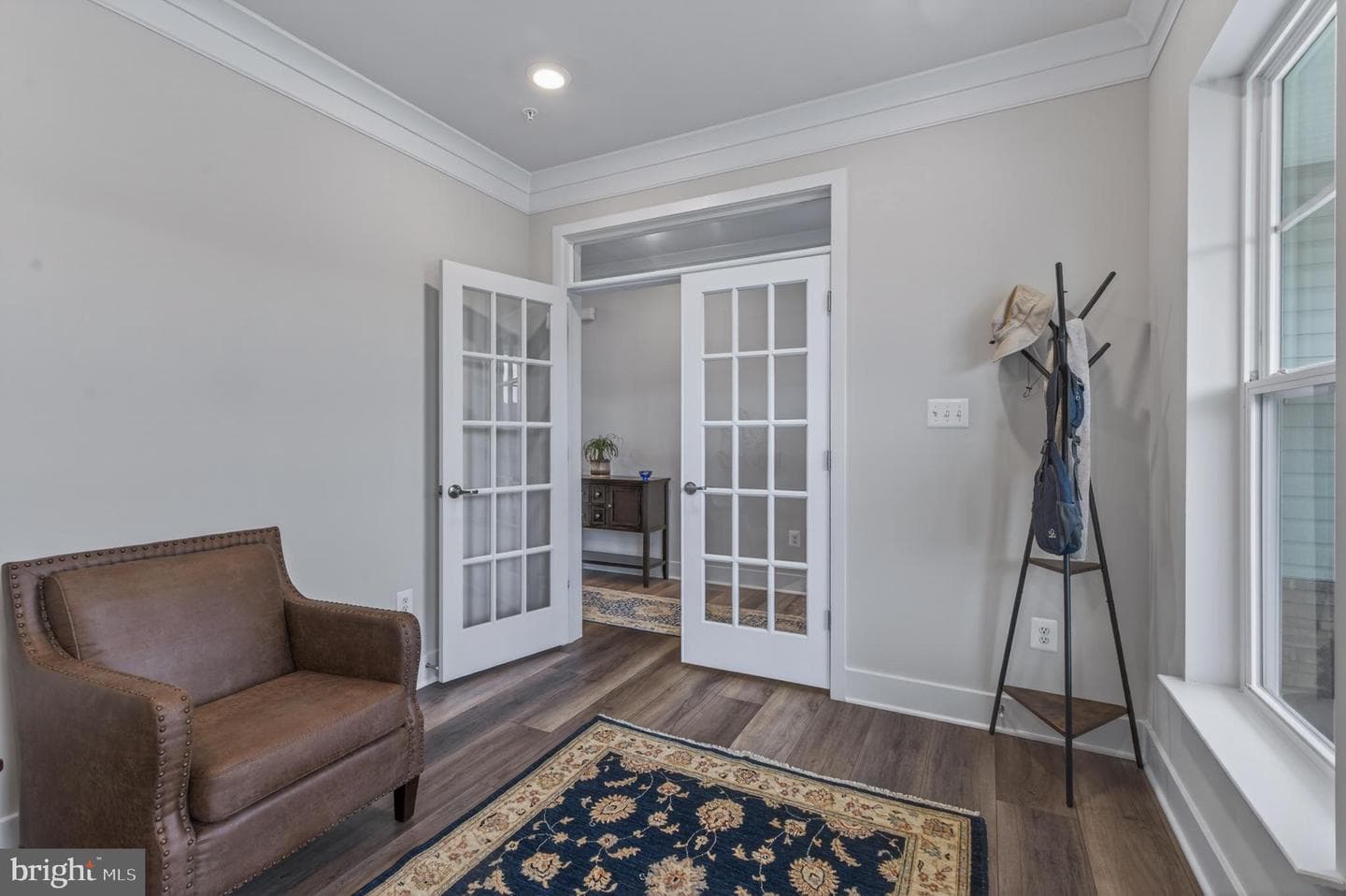 1004 Village Green Way photo 8