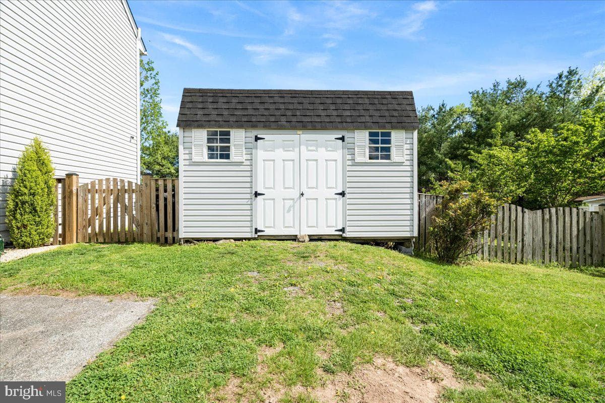 18 Robindale Drive photo 40