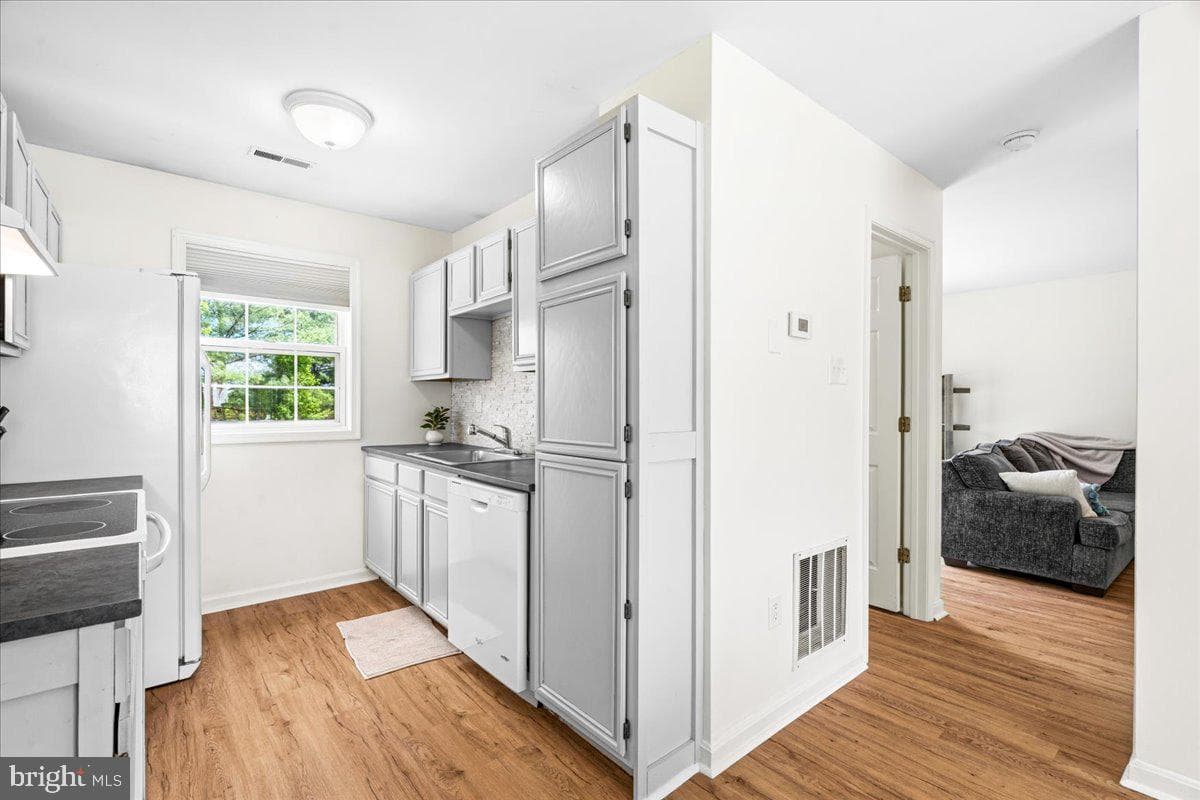 18 Robindale Drive photo 5