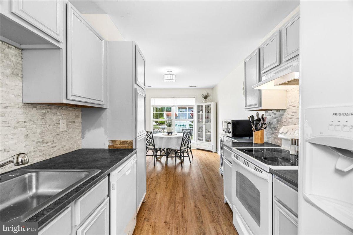 18 Robindale Drive photo 7