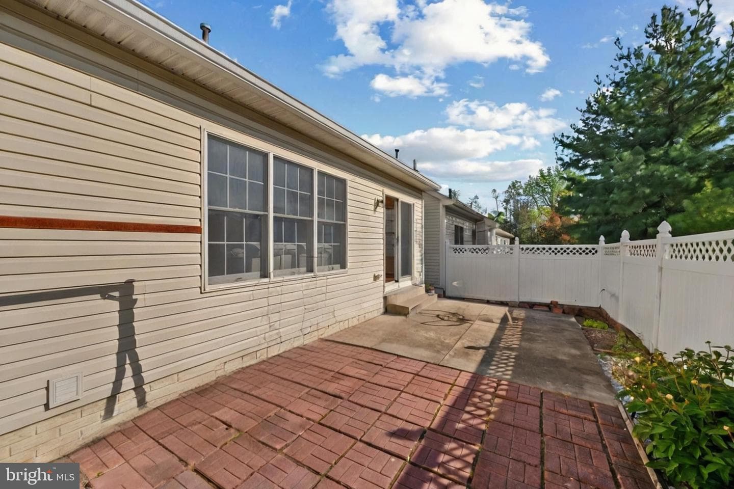 1002 Eastbourne Court photo 32