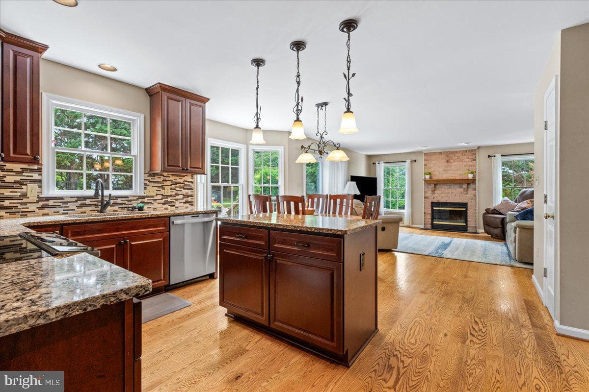 4706 Hardwood Court photo 20