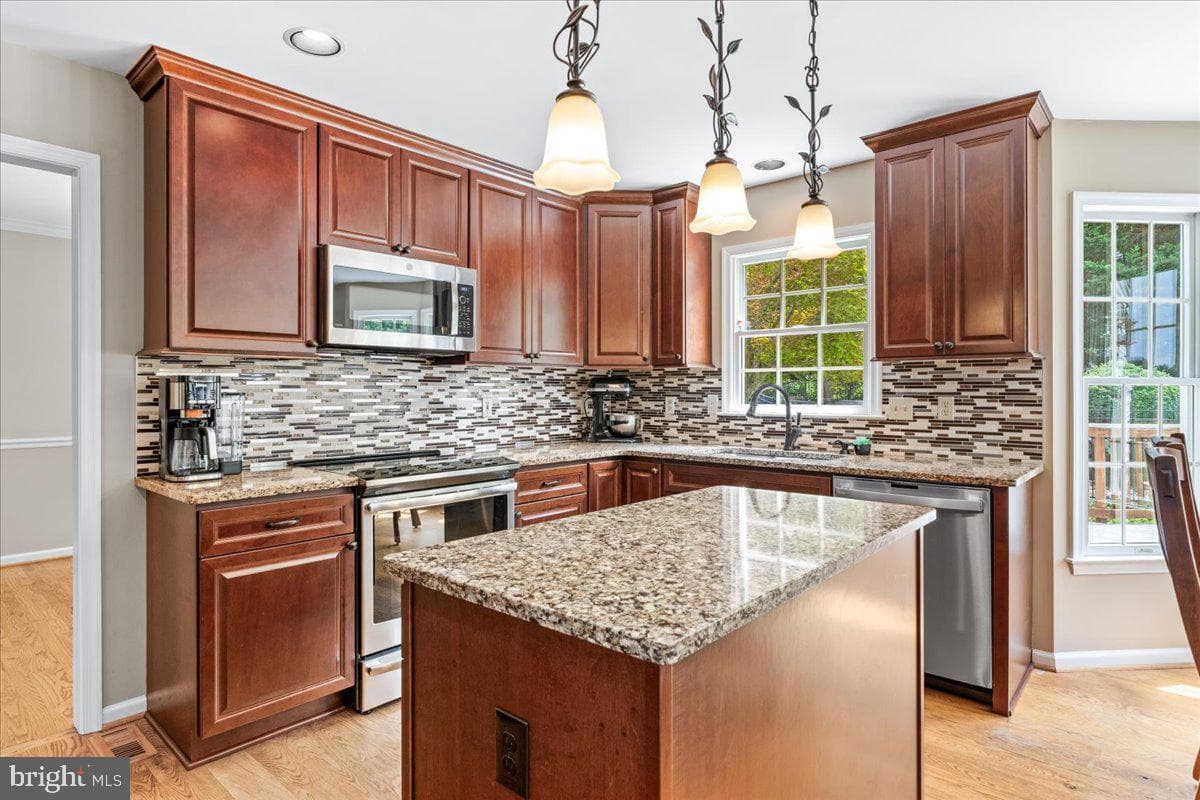 4706 Hardwood Court photo 22