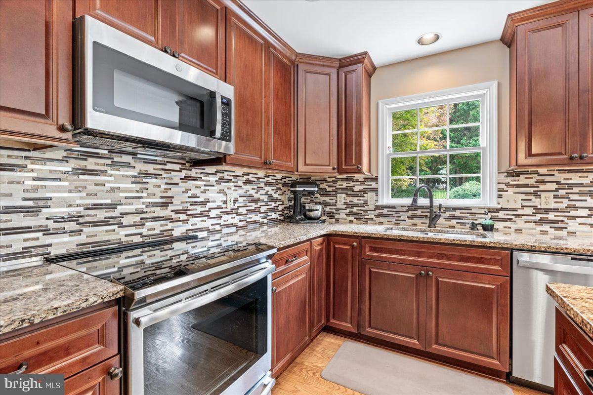 4706 Hardwood Court photo 23