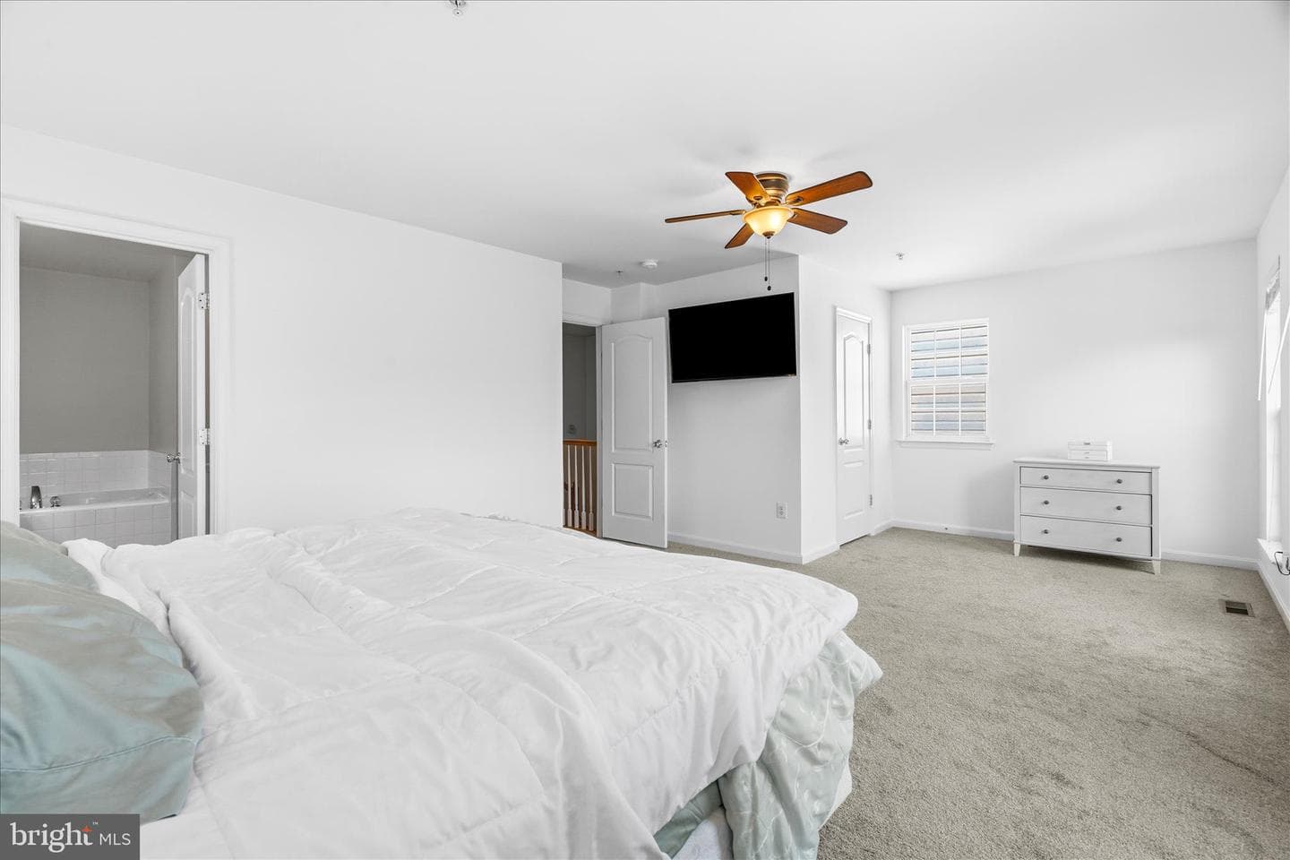 110 Featherstone Place photo 24