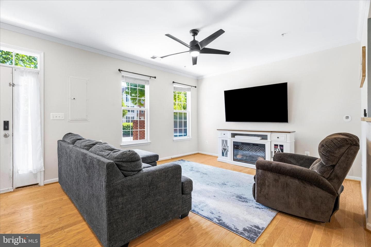 110 Featherstone Place photo 3