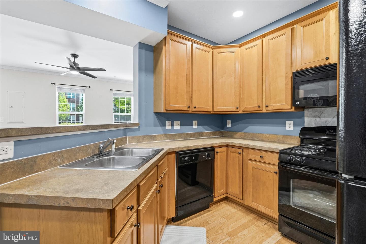 110 Featherstone Place photo 9