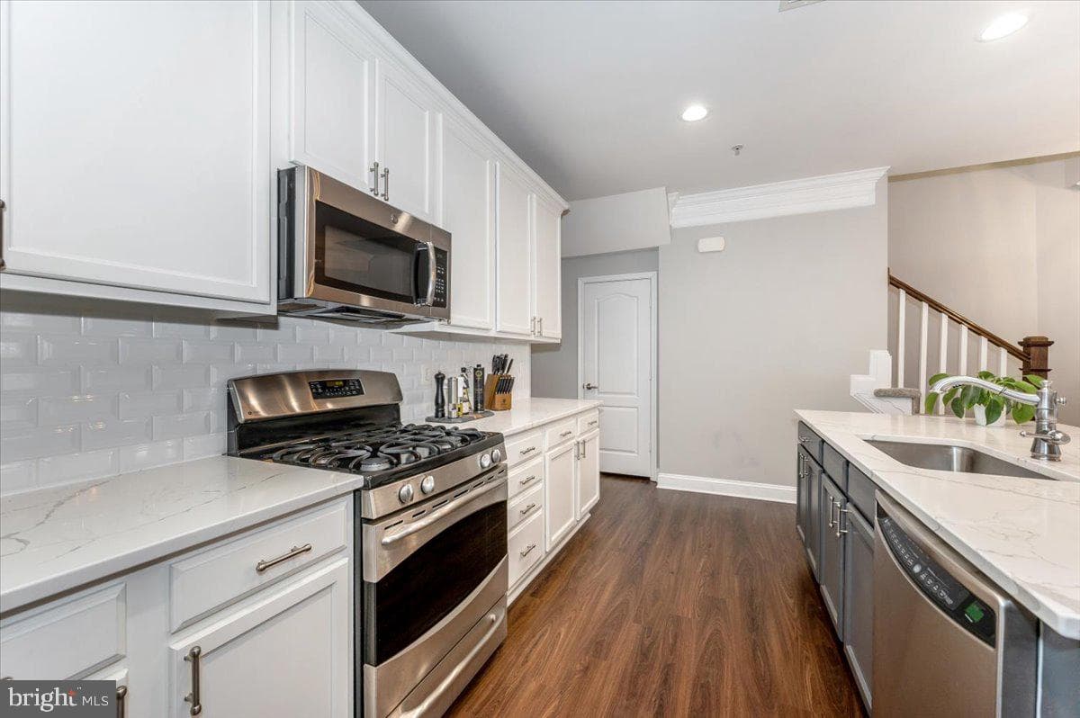 10214 Nuthatch Drive photo 13