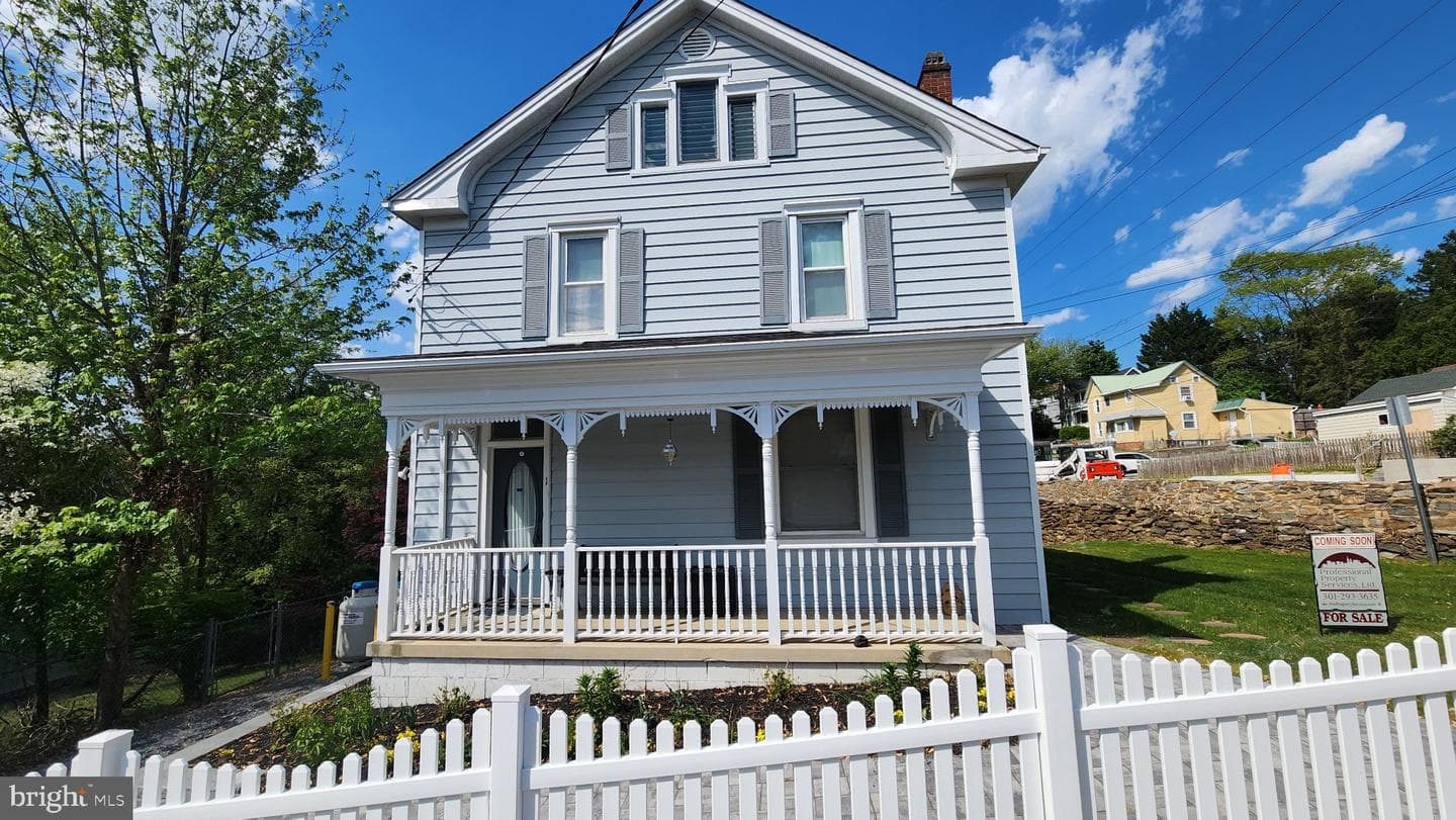 1 W E Street W