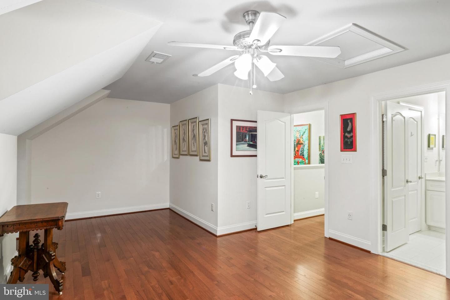 24 Maxwell Square photo 20