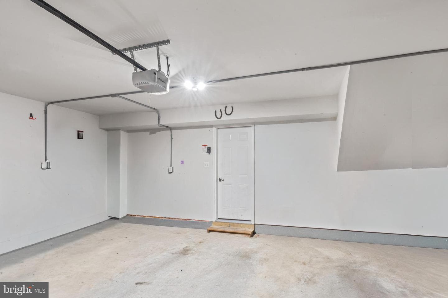 24 Maxwell Square photo 49