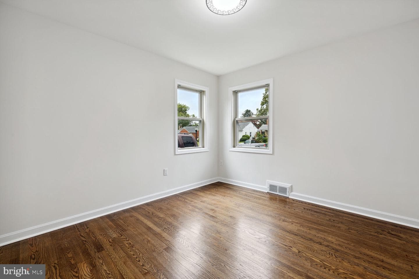 606 Biggs Avenue photo 8