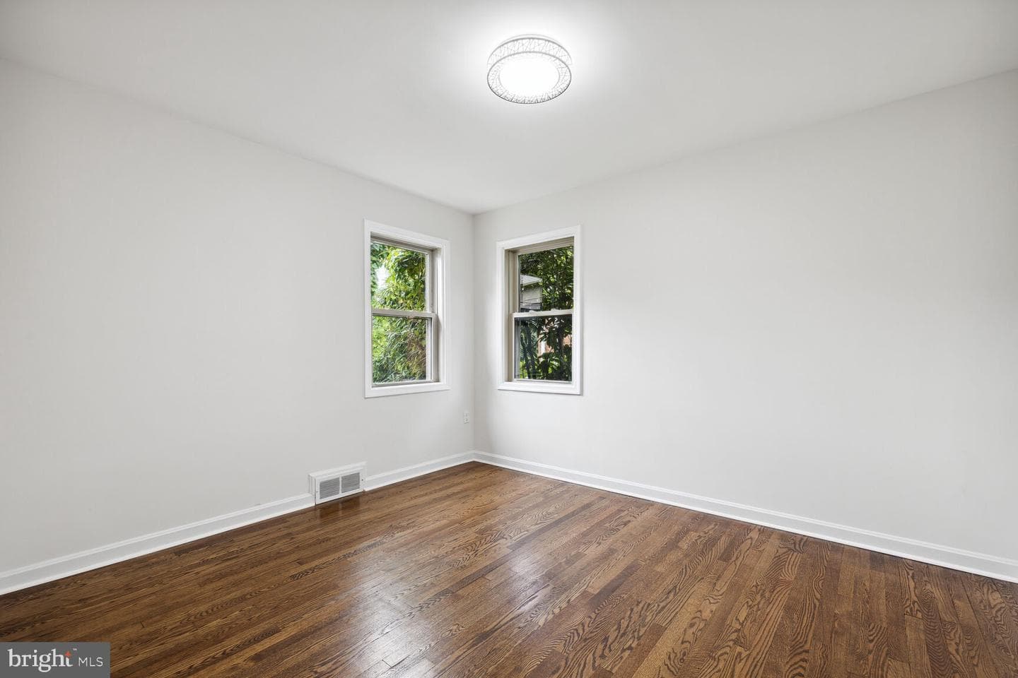 606 Biggs Avenue photo 9
