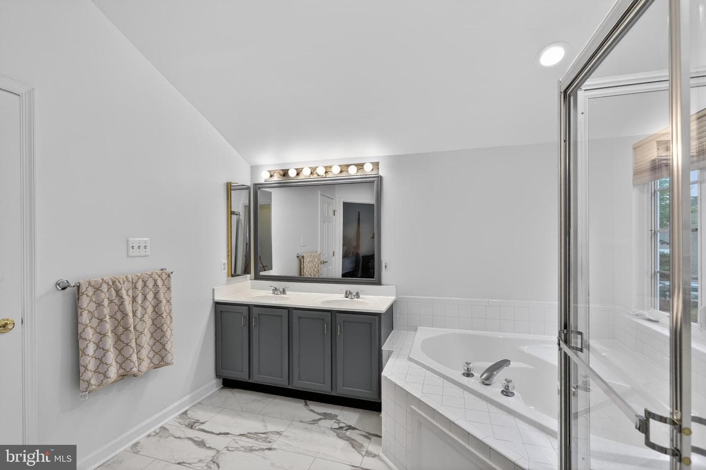 5136 Charlington Court photo 25