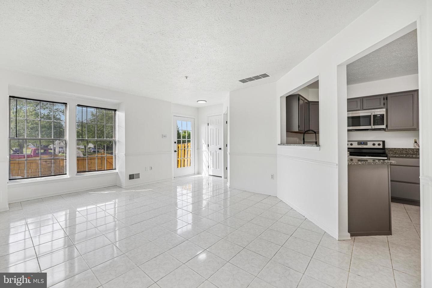 5243 Regal Court photo 2