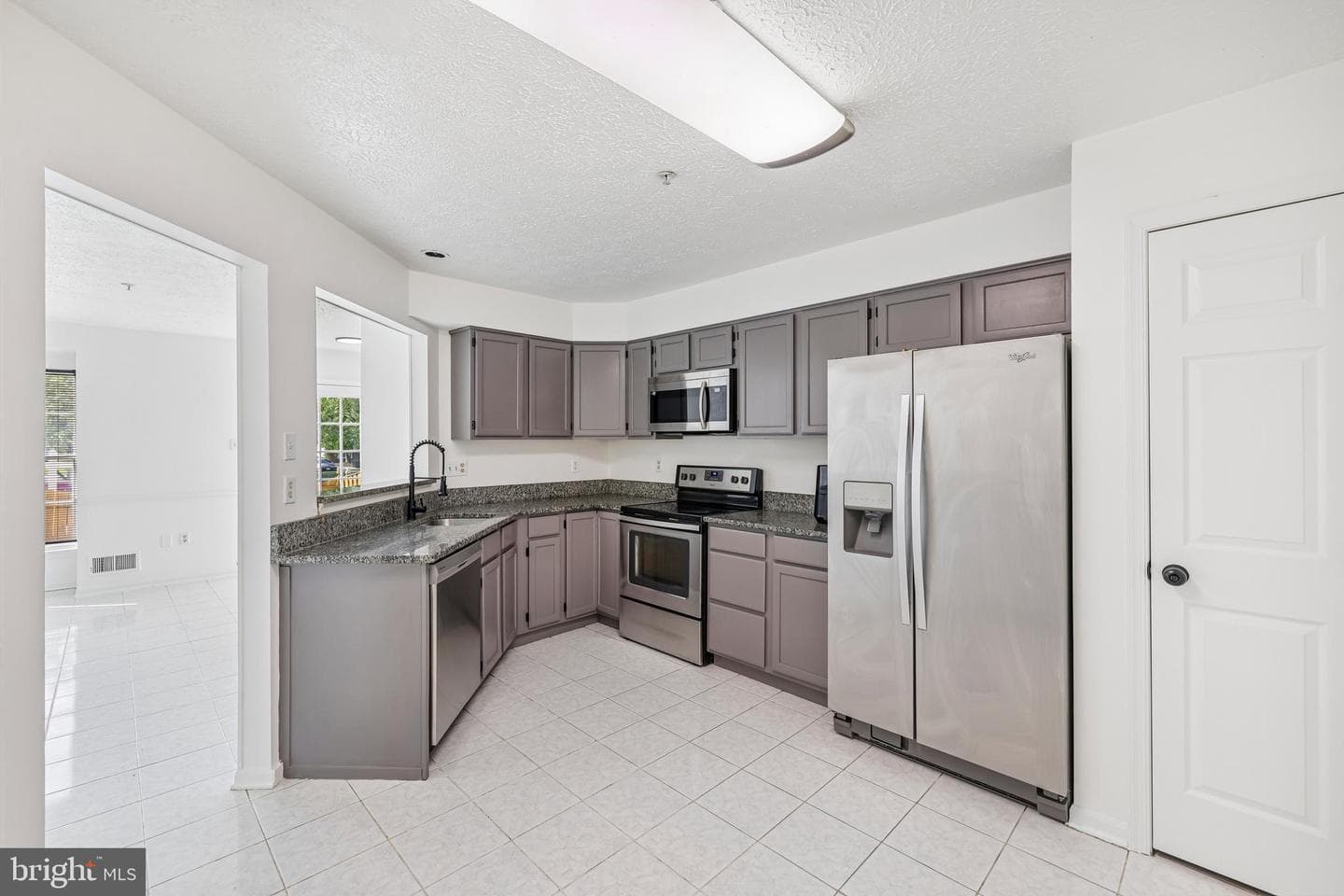 5243 Regal Court photo 4