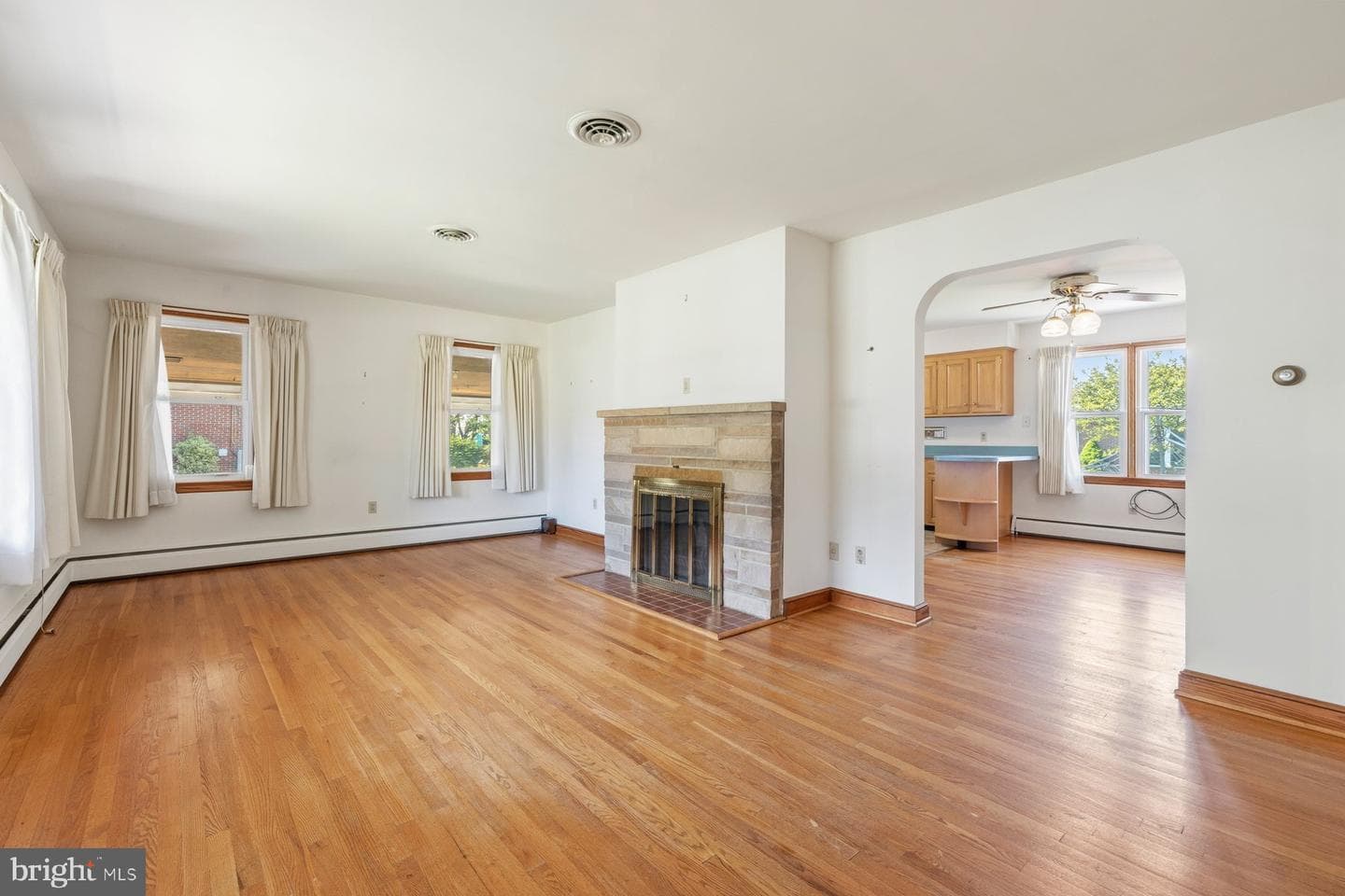 16 Linden Boulevard photo 4