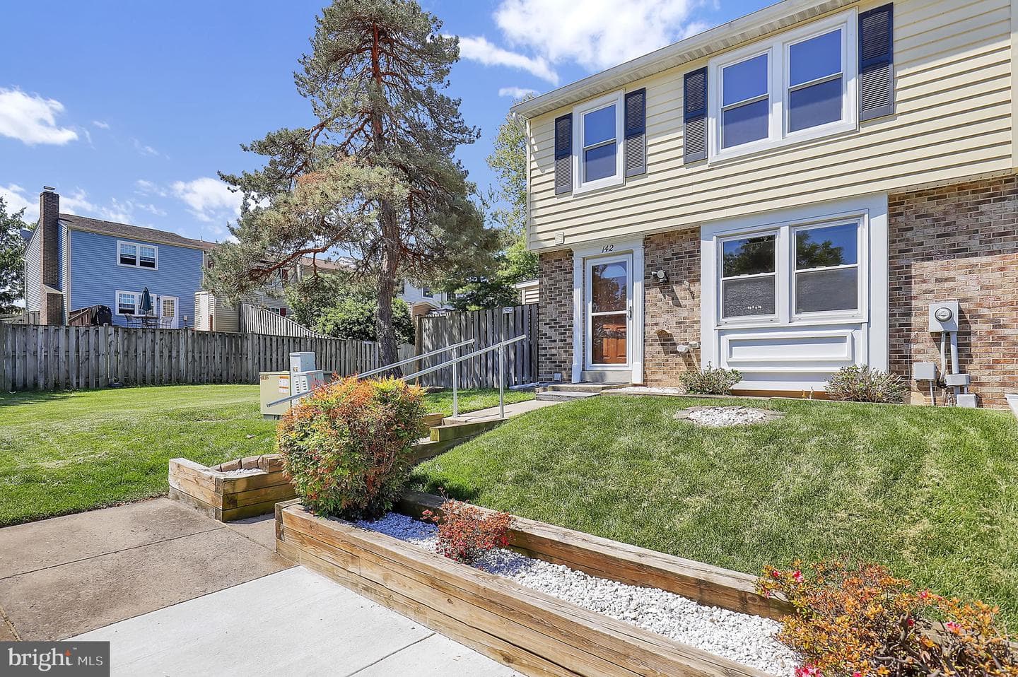 142 Fairfield Drive photo 2