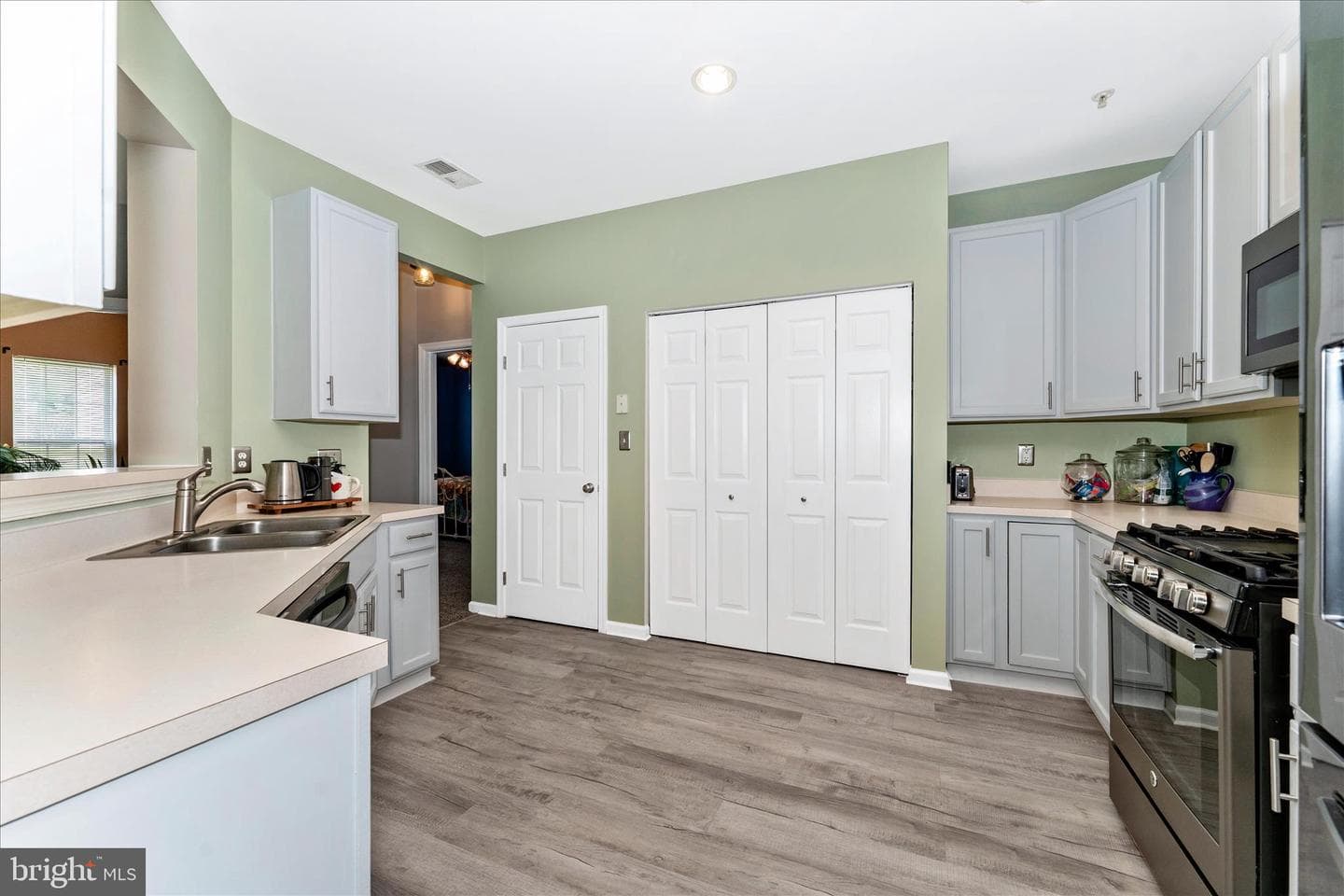 6240 Glen Valley Terrace #5a photo 9