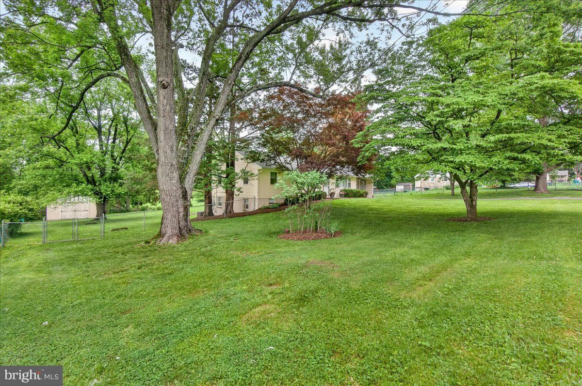 9712 Thompson Dr photo 35
