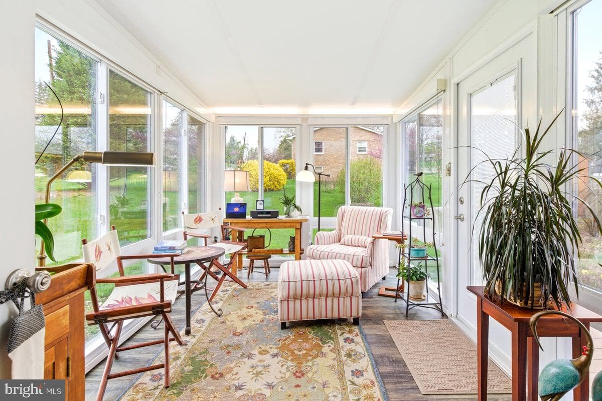 2 Lombardy Drive photo 8