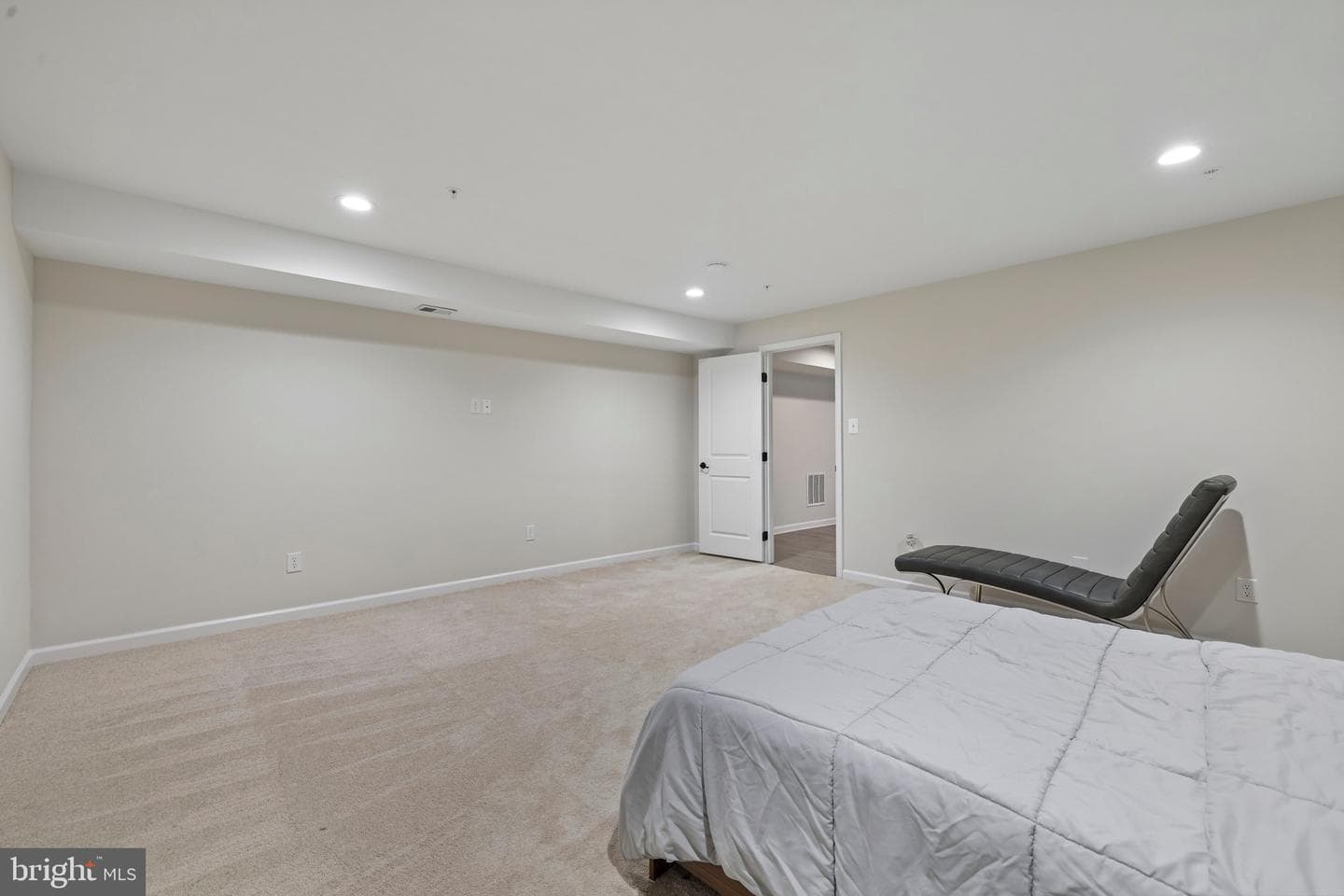 10064 Hutzell Street photo 49