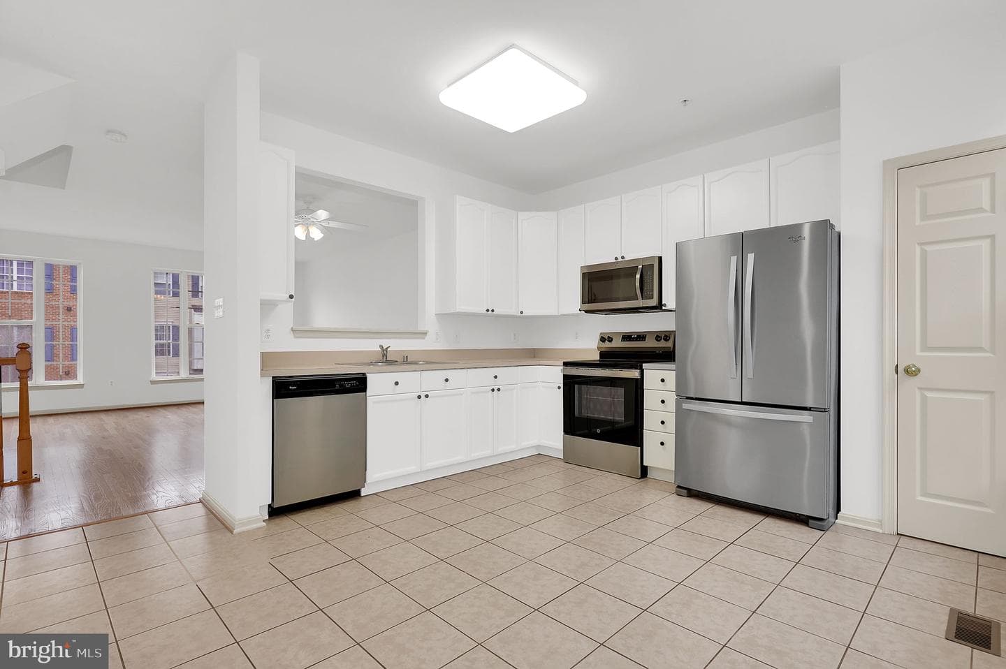 2495 Lakeside Drive photo 8