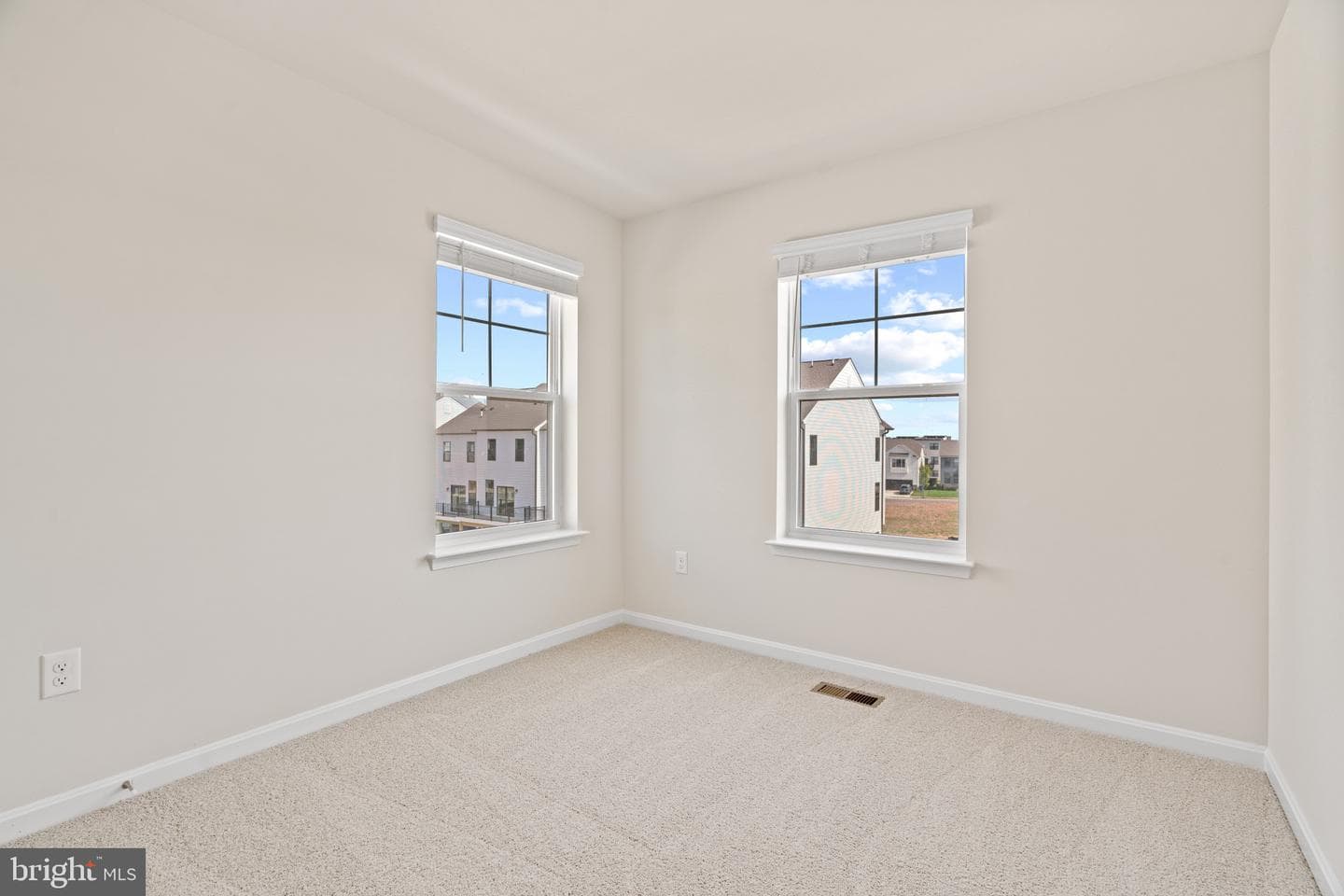 432 Ensemble Way photo 17