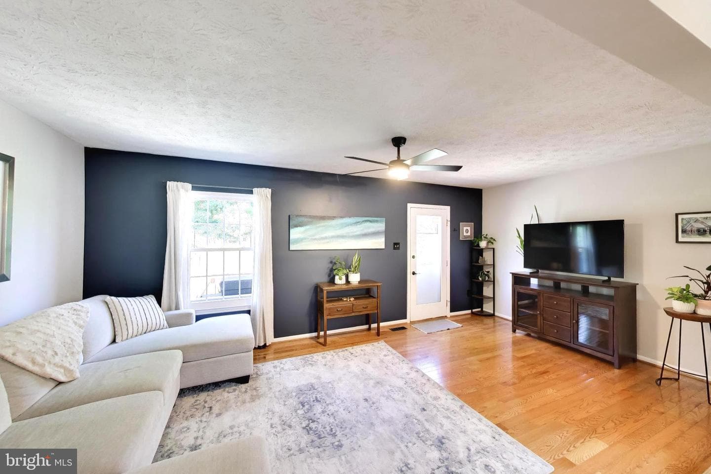 511 Hollyberry Way photo 8