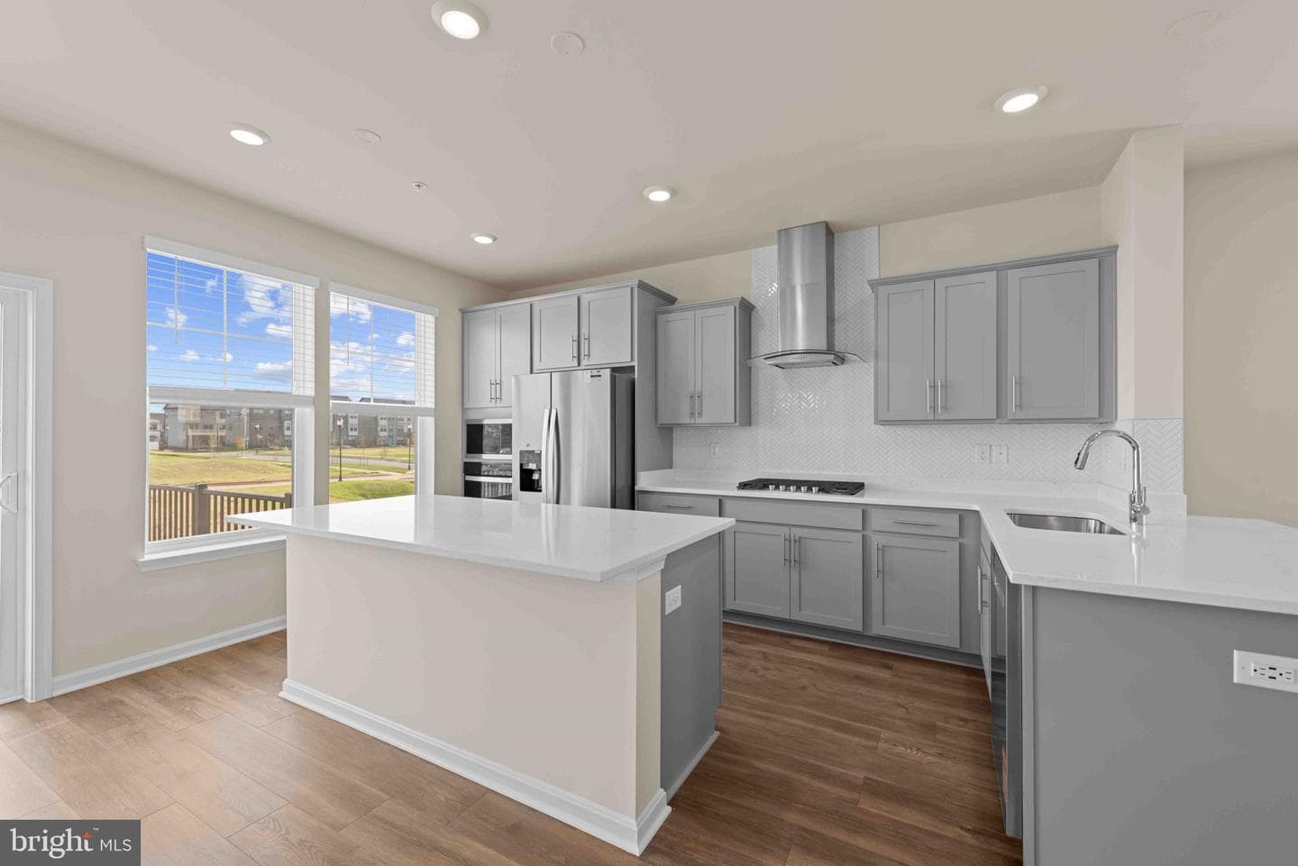 395 Ensemble Way photo 13
