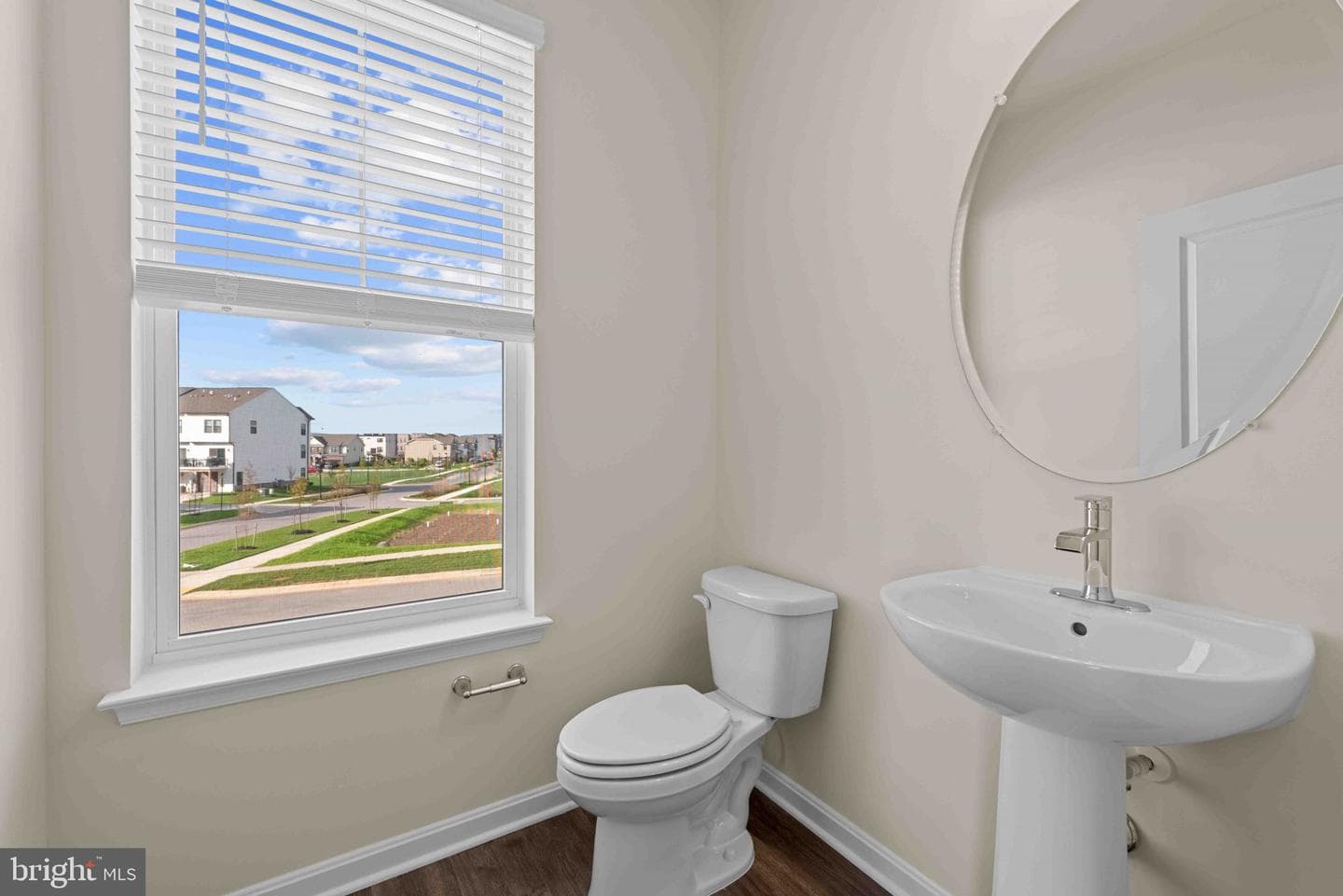 395 Ensemble Way photo 19