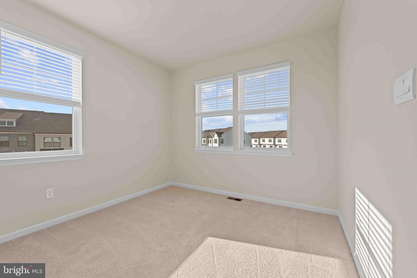 395 Ensemble Way photo 20