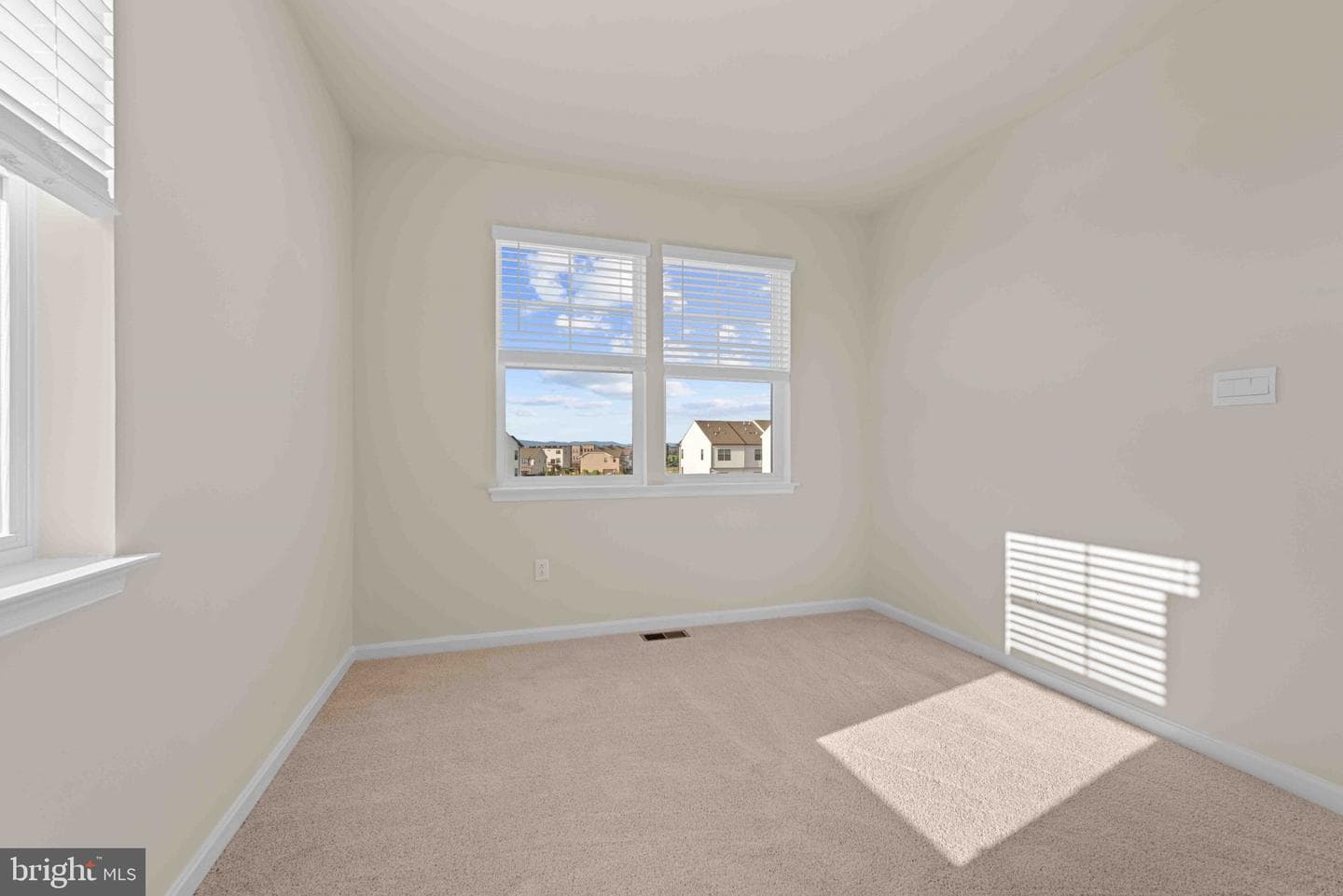 395 Ensemble Way photo 22