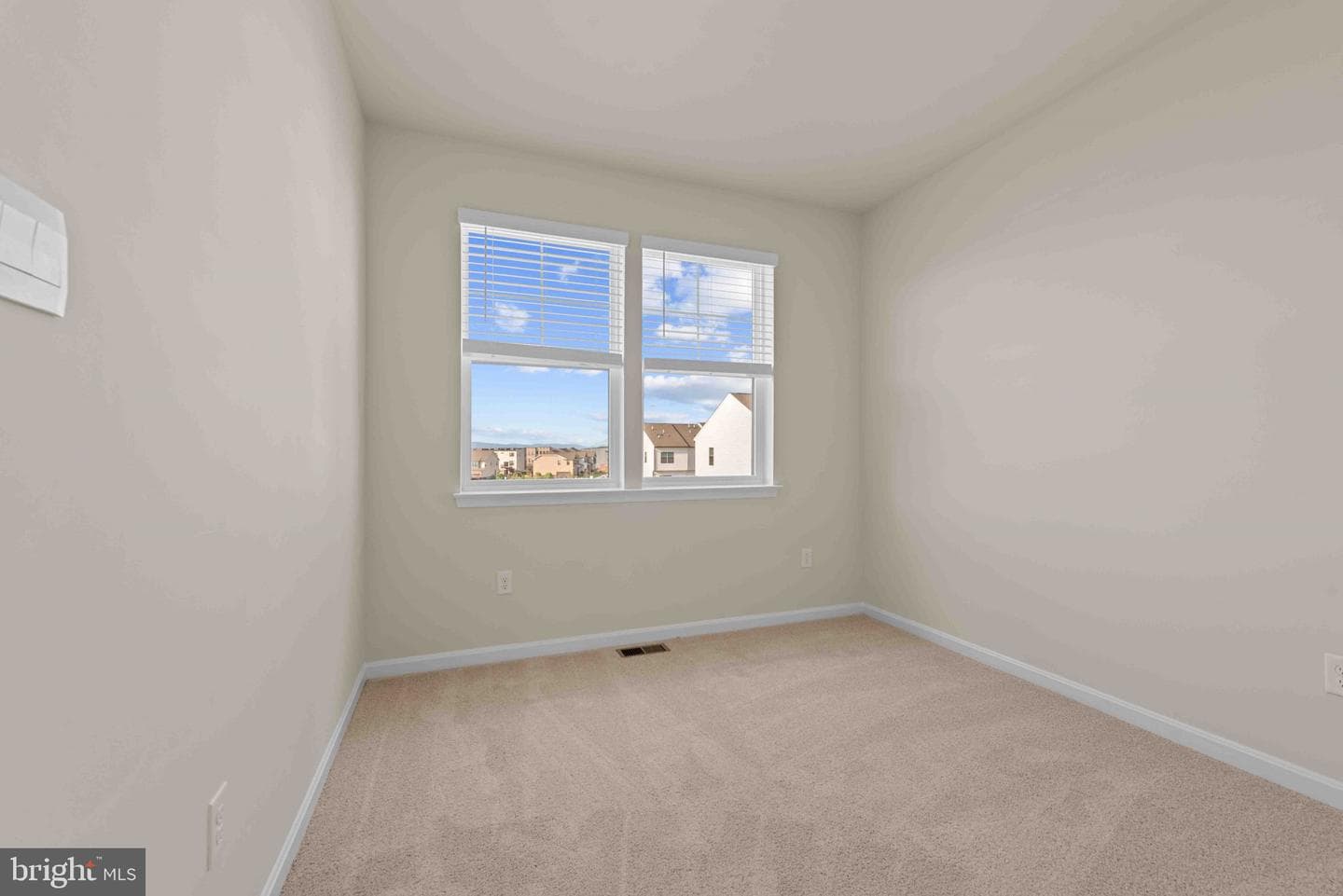 395 Ensemble Way photo 23