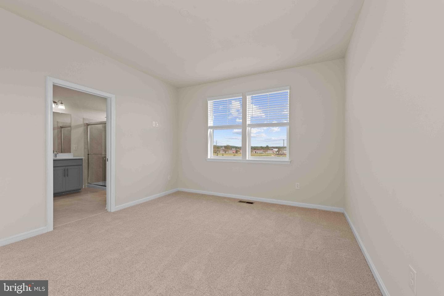 395 Ensemble Way photo 28