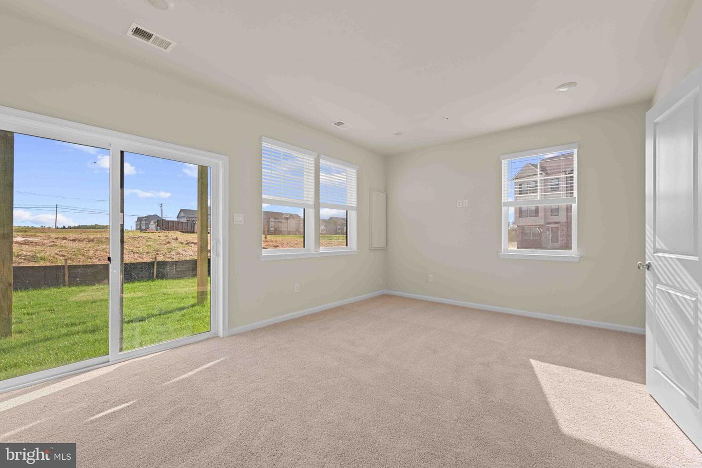 395 Ensemble Way photo 3