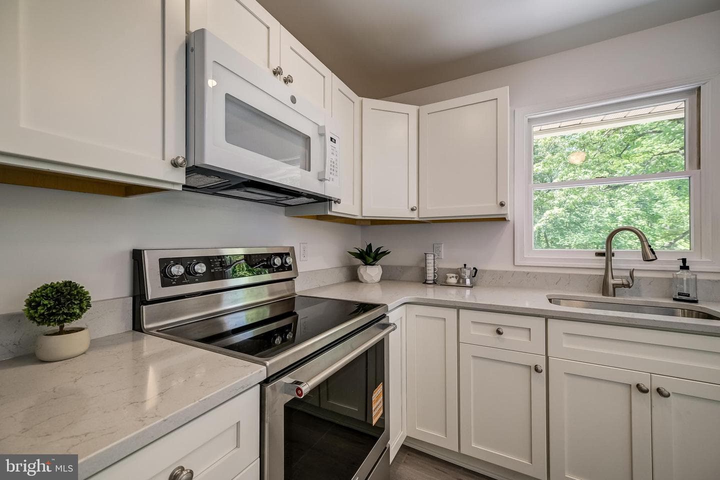 4420 Highboro Drive photo 10