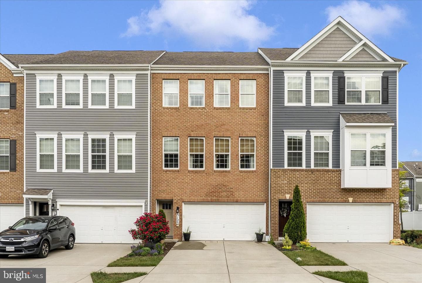 5125 Ironsides Drive photo 2