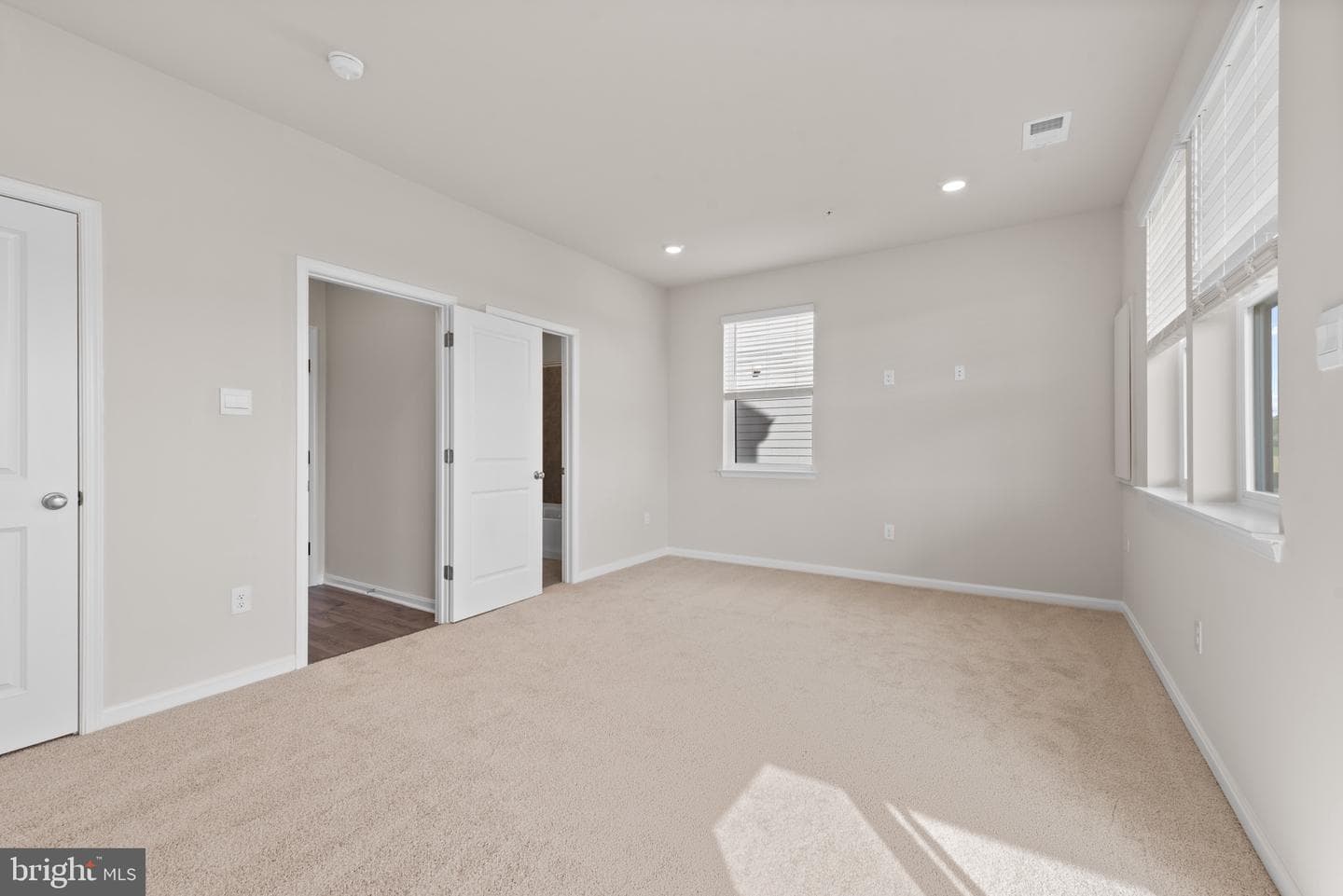 393 Ensemble Way photo 6