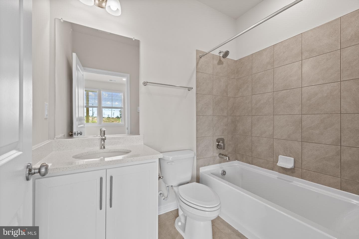 393 Ensemble Way photo 8