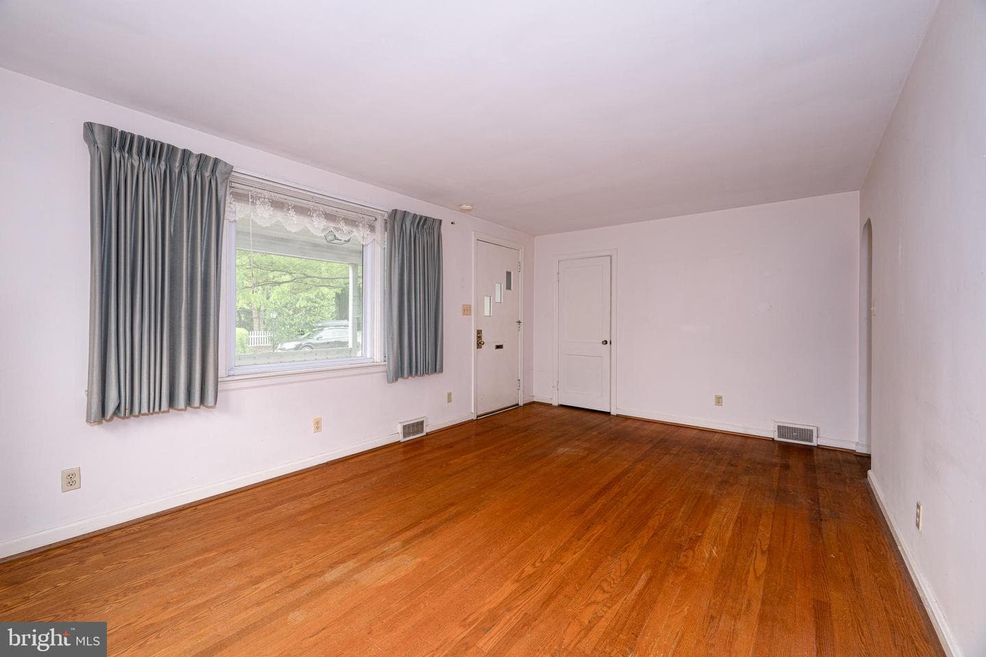 2 Norva Ave photo 6