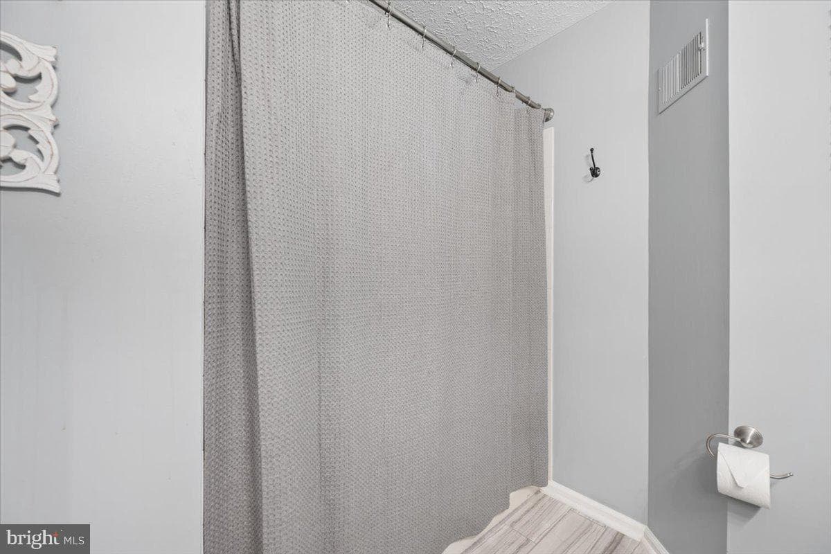 6396 Devonshire Lane photo 40