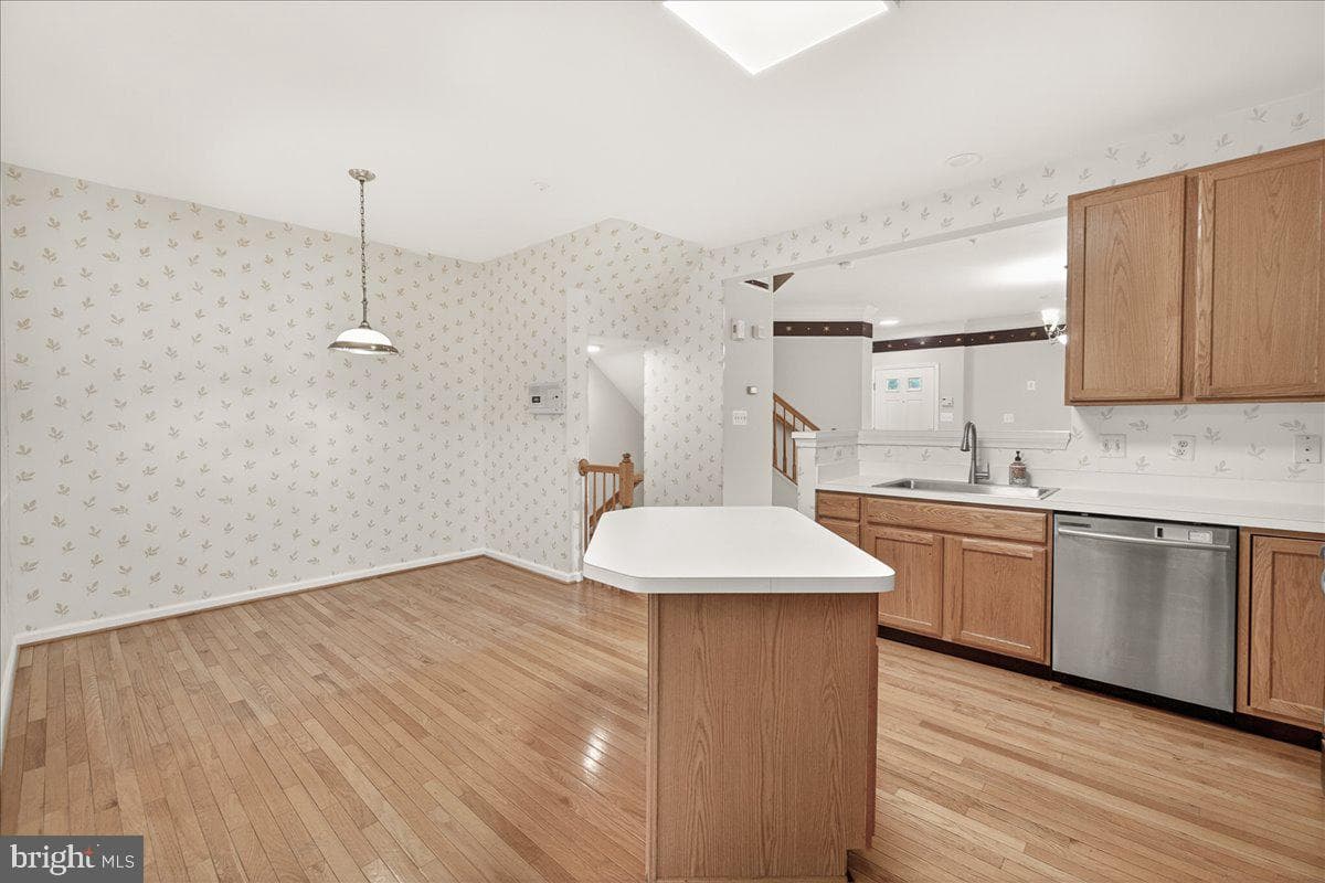 1740 Derrs Square E photo 11