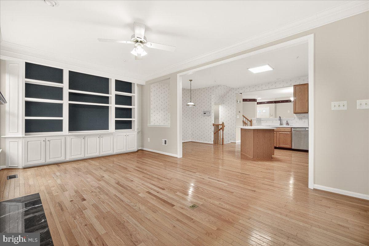 1740 Derrs Square E photo 18