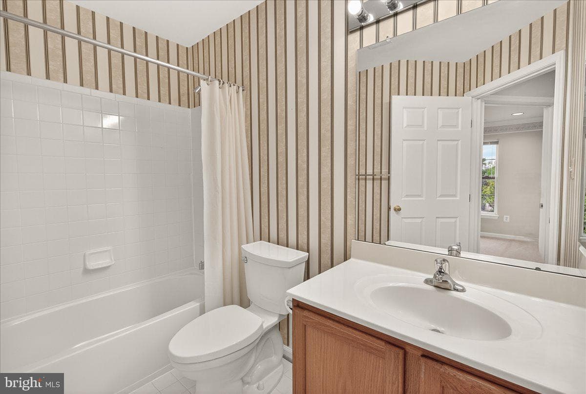 1740 Derrs Square E photo 26