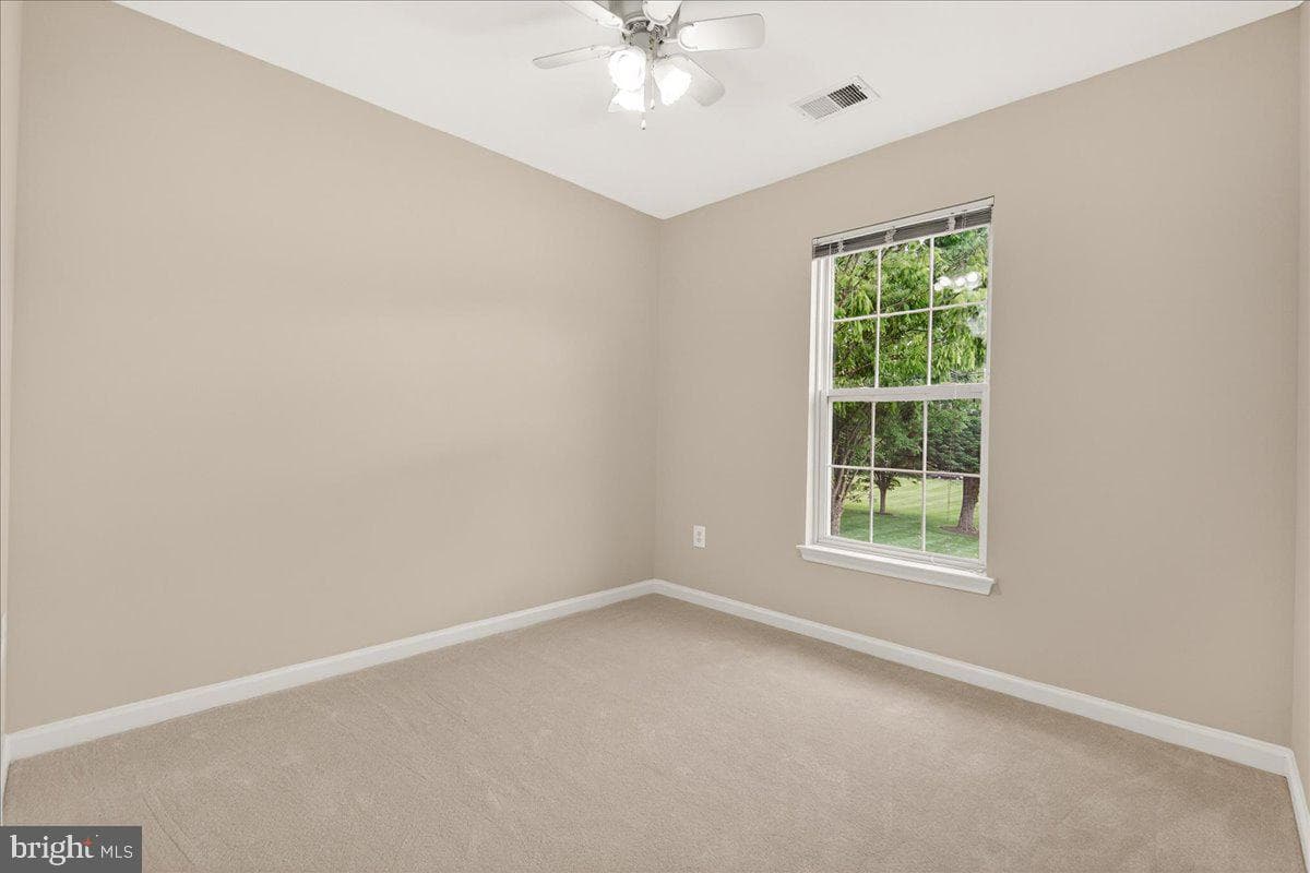 1740 Derrs Square E photo 29