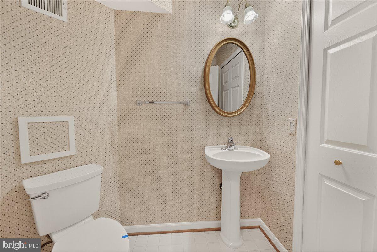 1740 Derrs Square E photo 30