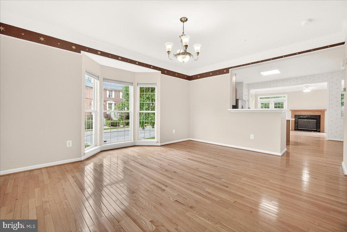 1740 Derrs Square E photo 4