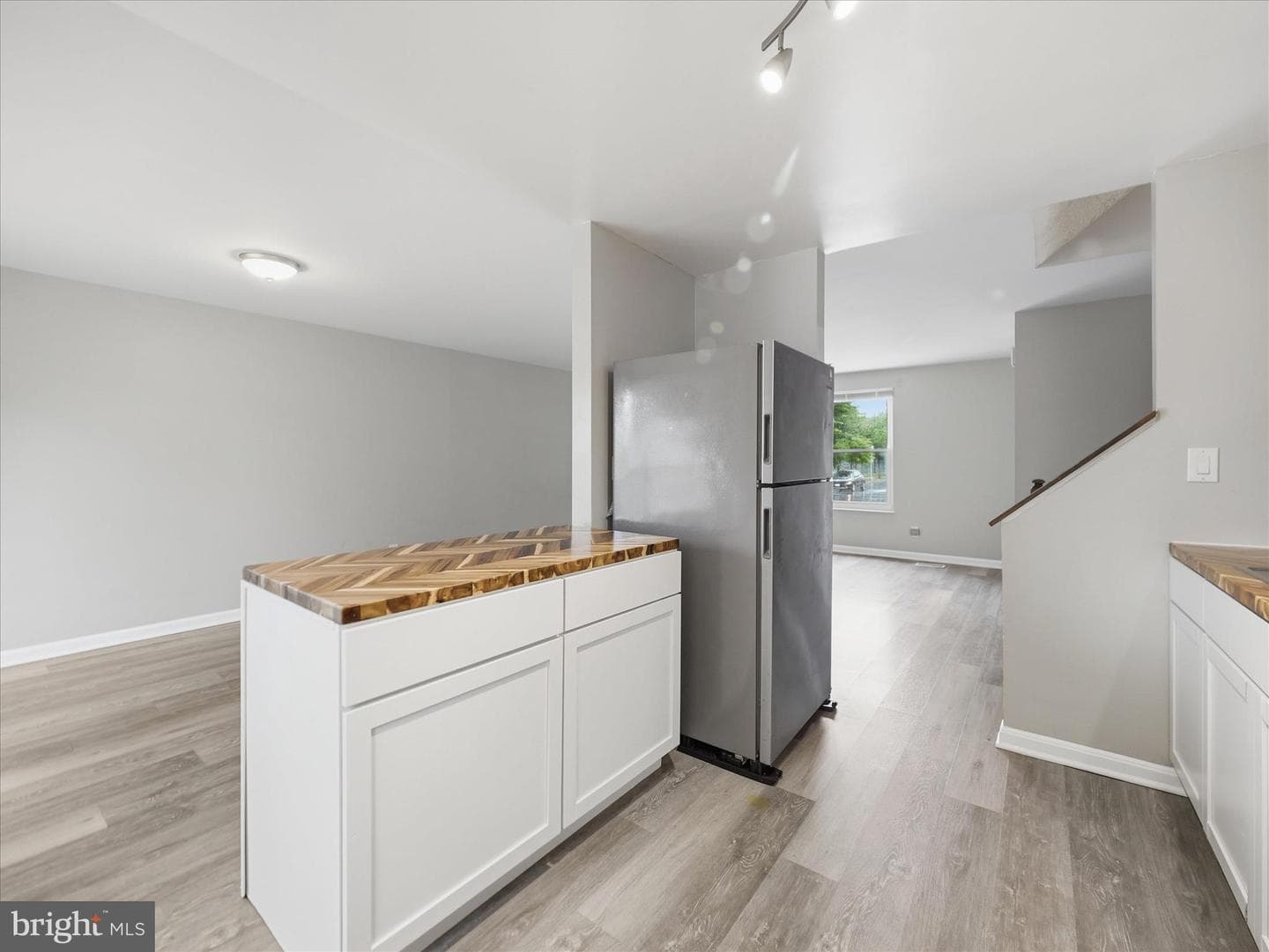 358 Prospect Boulevard photo 10