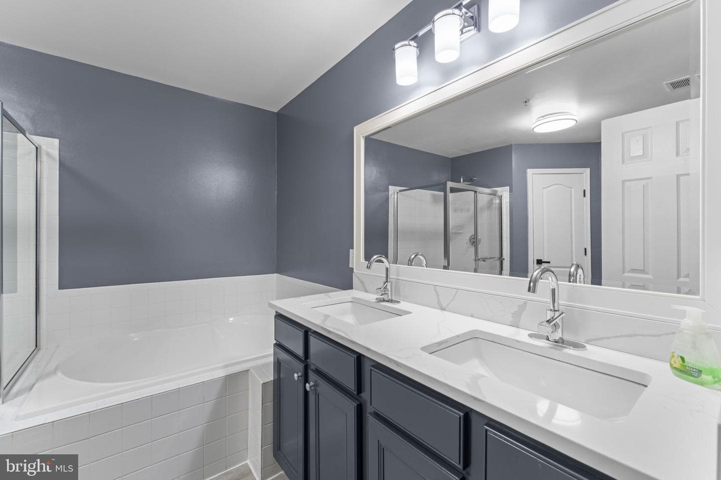 114 Featherstone Place photo 42